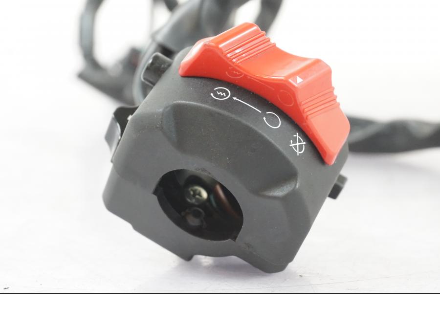 Höger sida på Styrelreglage från en Yamaha MT-09 -2020 motorcykel.