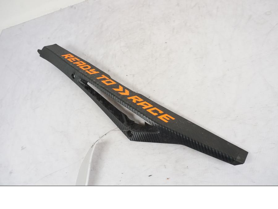 Baksidan på Kedjeskydd från en KTM 790 Duke -2018 motorcykel.