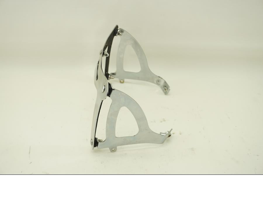 Höger sida på Vindrutefäste från en Yamaha XVS 1100 -2001 motorcykel.