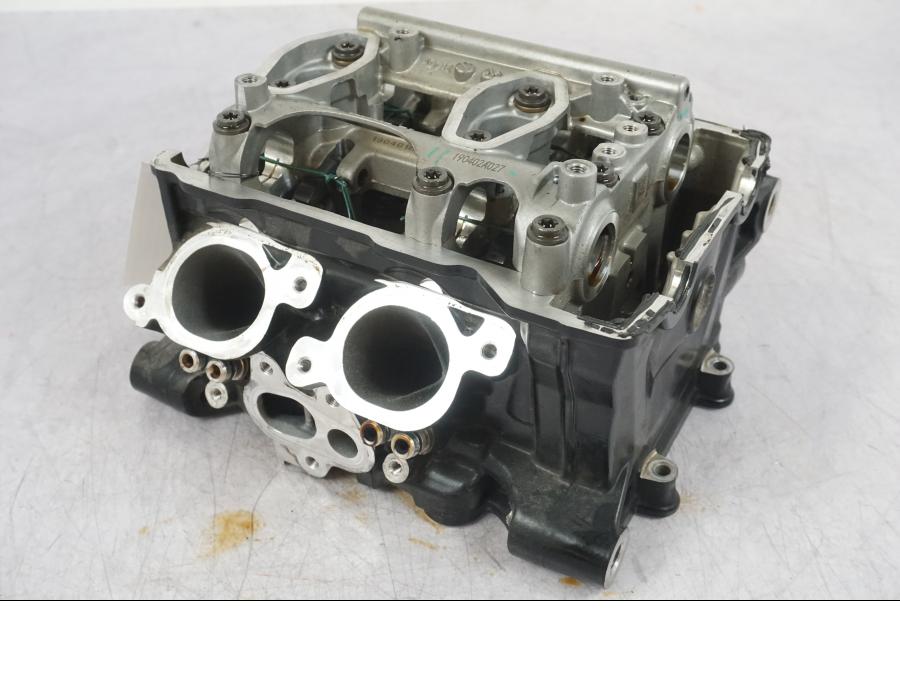 Framsidan på Topplock från en BMW F 750 GS -2020 motorcykel.