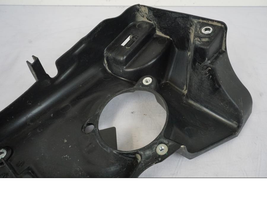 Vänster sida på Vattenkylfläktfäste från en Honda VFR 1200 -2010 motorcykel.