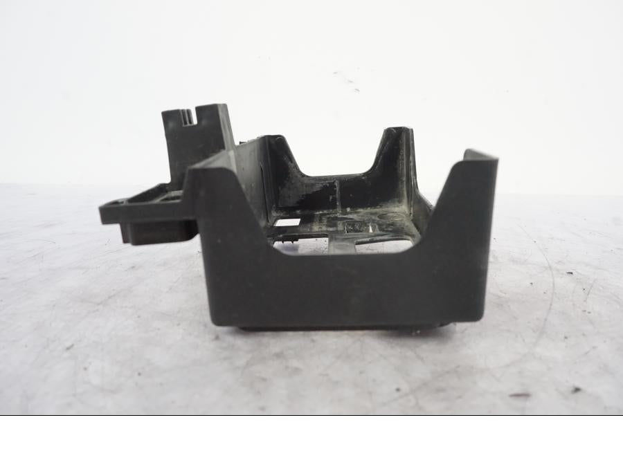 Snett uppifrån på Batterihållare från en KTM 690 SMCR -2016 motorcykel.