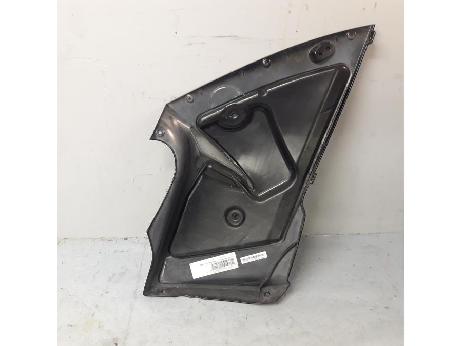 Höger sida på Sidkåpa från en BMW F 800 ST -2006 motorcykel.