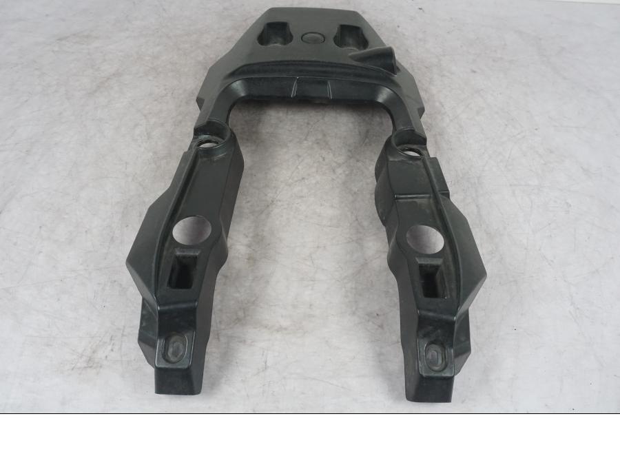 Snett uppifrån på Bakvinge från en Triumph Tiger Explorer -2012 motorcykel.