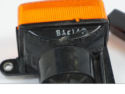 Snett nerifrån på Blinkers från en Honda NX 650 -1992 motorcykel.