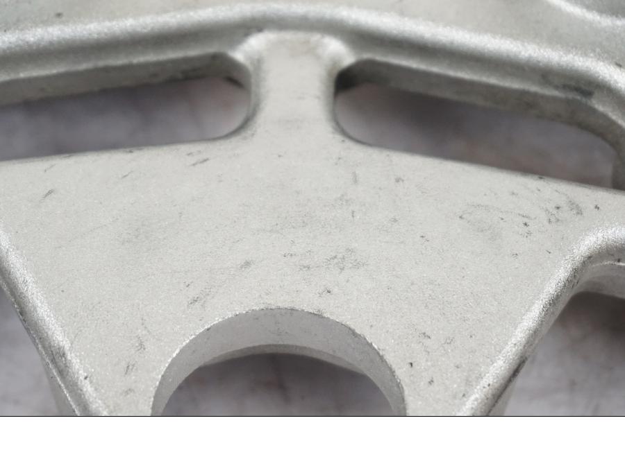 Baksidan på Gaffelkrona från en Triumph Tiger -2009 motorcykel.