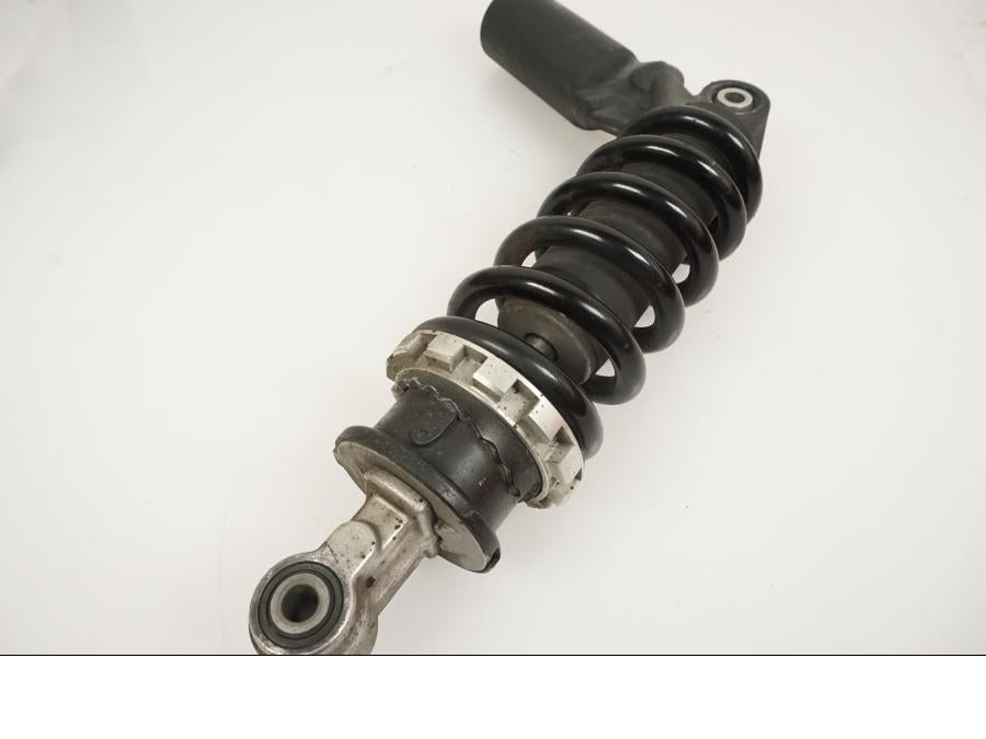 Baksidan på Stötdämpare från en Honda CBR 1000 RR -2010 motorcykel.