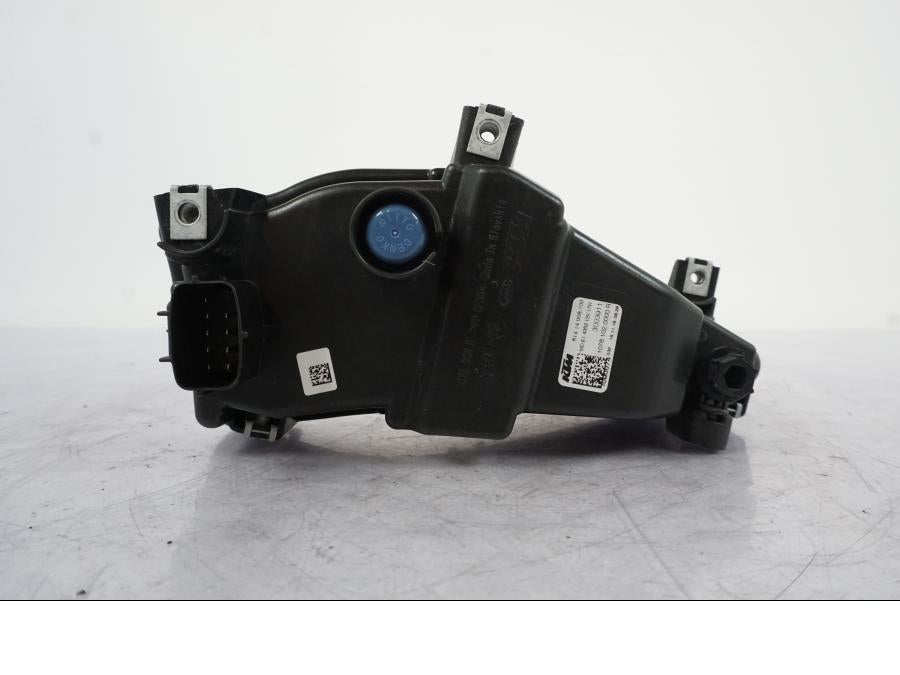 Extrabild2 på Strålkastare från en KTM 1290 Super Duke -2019 motorcykel.