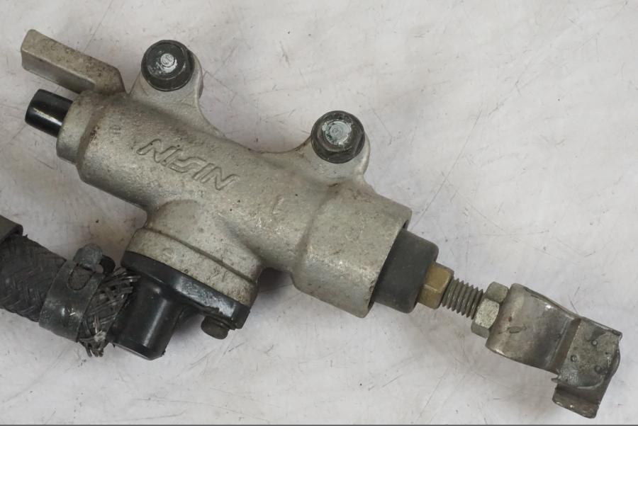 Baksidan på Bromshuvudcylinder från en Honda CBR 1000 F -1999 motorcykel.