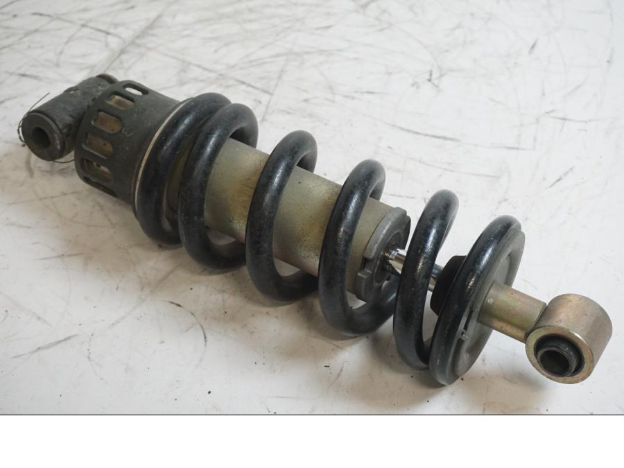 Framsidan på Stötdämpare från en Yamaha XVS 650 -1998 motorcykel.