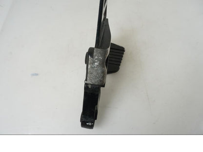 Baksidan på Fotpinnefäste från en Yamaha FZ 750 -1988 motorcykel.