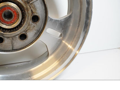 Höger sida på Fälg från en Kawasaki VN 1500 Mean Streak -2002 motorcykel.