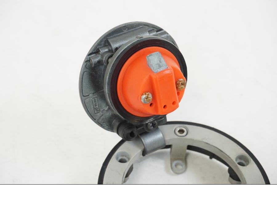 Snett uppifrån på Tanklock från en Triumph Speed Triple -2008 motorcykel.