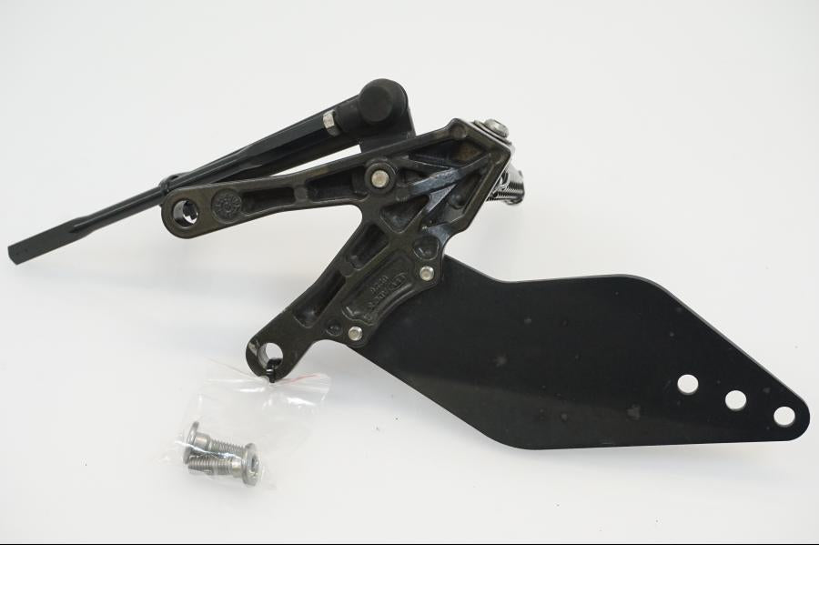 Snett uppifrån på Fotpinnefäste från en Kawasaki ZX-10R -2008 motorcykel.