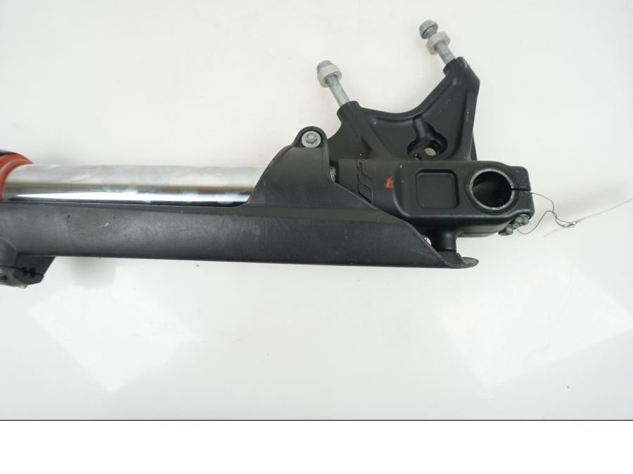 Baksidan på Gaffelben från en KTM 690 SMCR -2014 motorcykel.