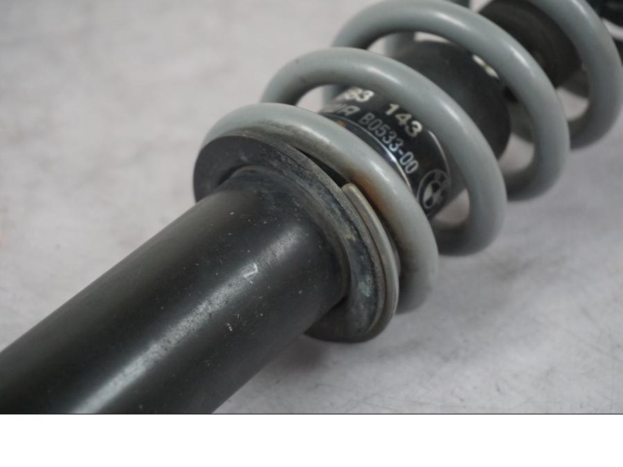 Vänster sida på Stötdämpare från en BMW R 1200 R -2007 motorcykel.