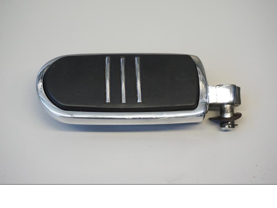 Framsidan på Fotpinne från en H-D Street Glide FLHX -2015 motorcykel.