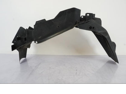 Snett nerifrån på Undertail från en Honda CBR 125 R -2006 motorcykel.