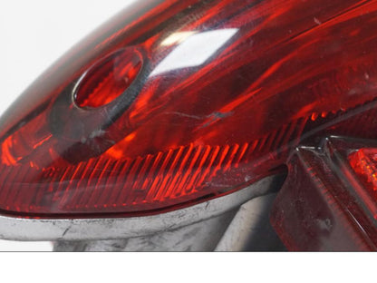 Vänster sida på Baklampa från en Suzuki GSX 1300 RX -1999 motorcykel.