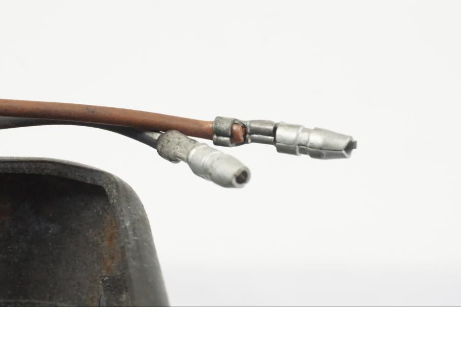 Snett nerifrån på Strålkastarinsats från en Suzuki GSX 550 EF -1985 motorcykel.