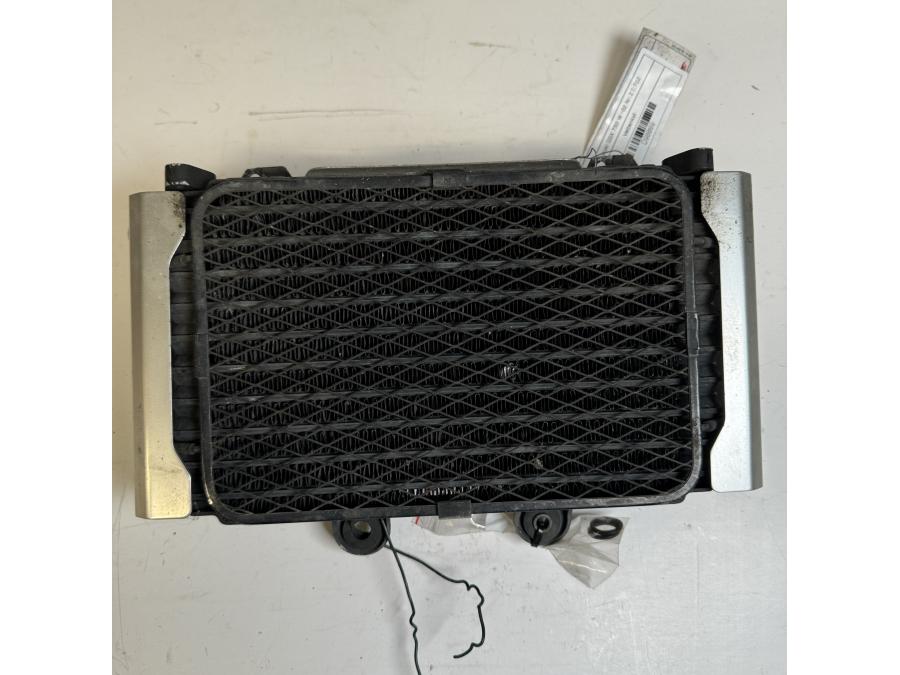 Framsidan på Vattenkyl från en Suzuki GSX 750 -2002 motorcykel.