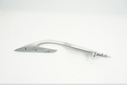 Baksidan på Passagerarhandtag från en BMW R 1200 RT -2010 motorcykel.