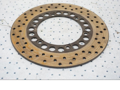 Framsidan på Bromsskiva från en Yamaha YZF 1000 R1 -2001 motorcykel.