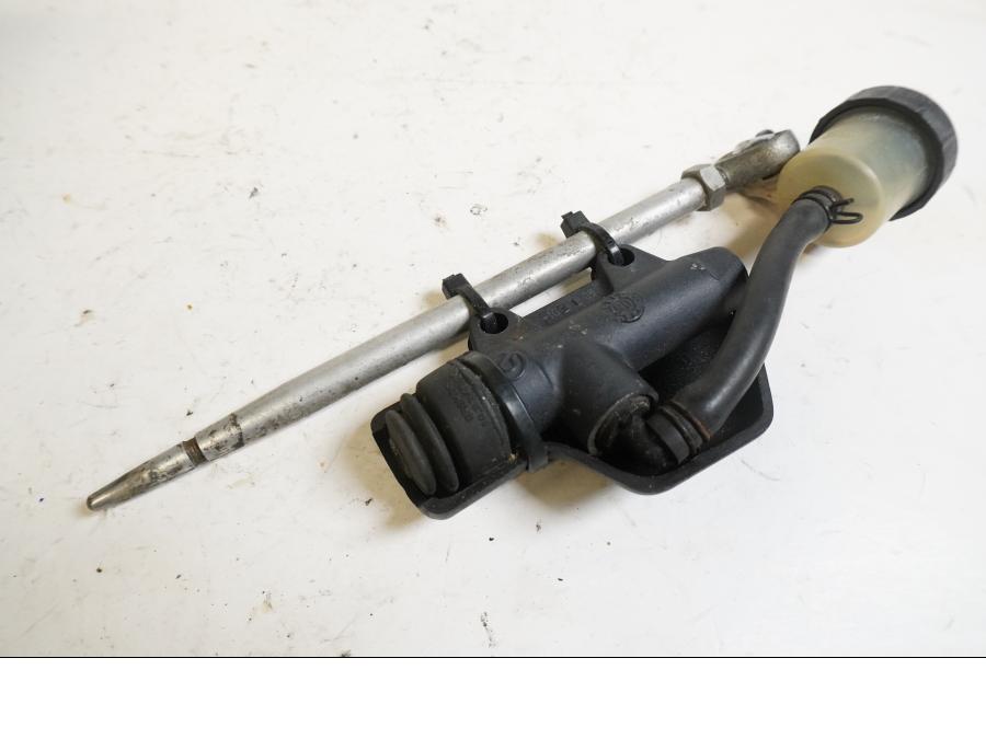 Framsidan på Bromshuvudcylinder från en KTM 625 SMC -2006 motorcykel.