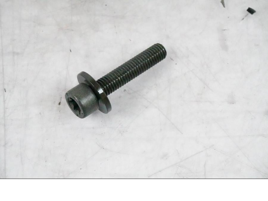 Baksidan på Generator från en BMW K 1200 S -2005 motorcykel.