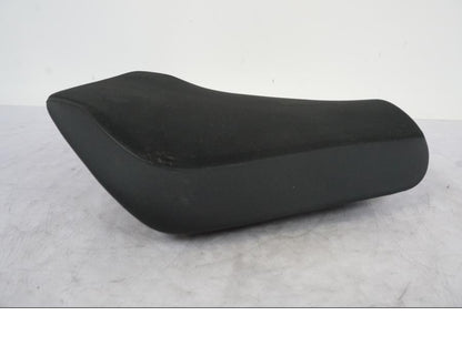 Baksidan på Sadel från en KTM 1290 Super Duke R -2023 motorcykel.