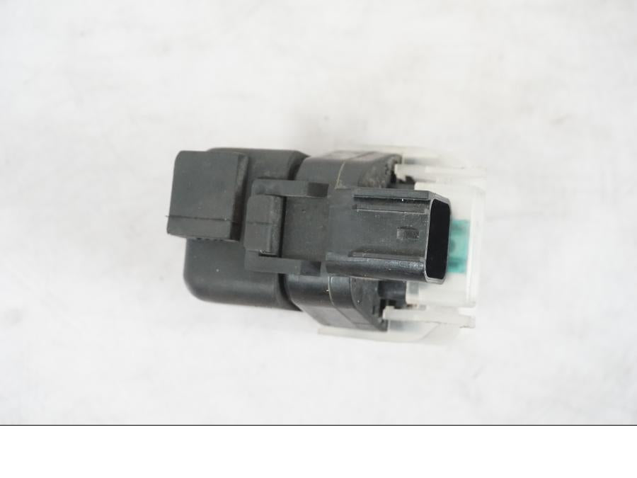 Höger sida på Startrelä från en Suzuki GSX-R 750 -2007 motorcykel.