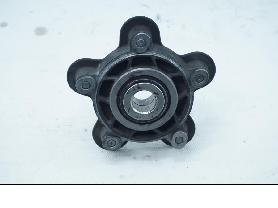 Baksidan på Drevfäste från en KTM 950 SM -2006 motorcykel.