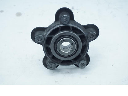 Baksidan på Drevfäste från en KTM 950 SM -2006 motorcykel.