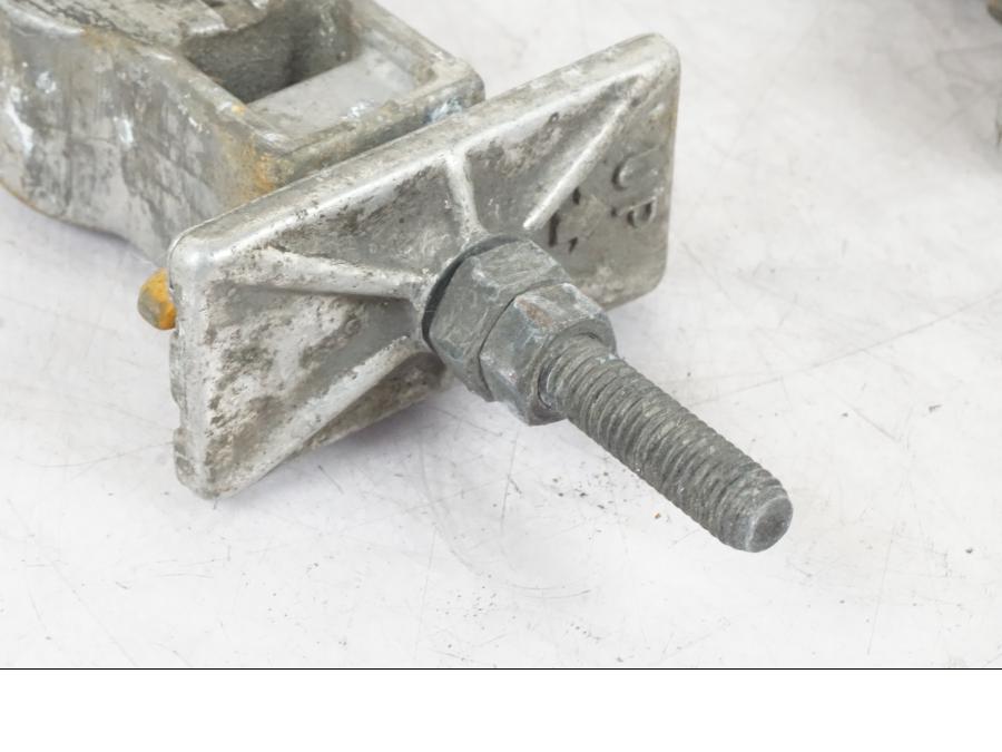 Baksidan på Kedjesträckare från en Honda CBR 1000 F -1999 motorcykel.