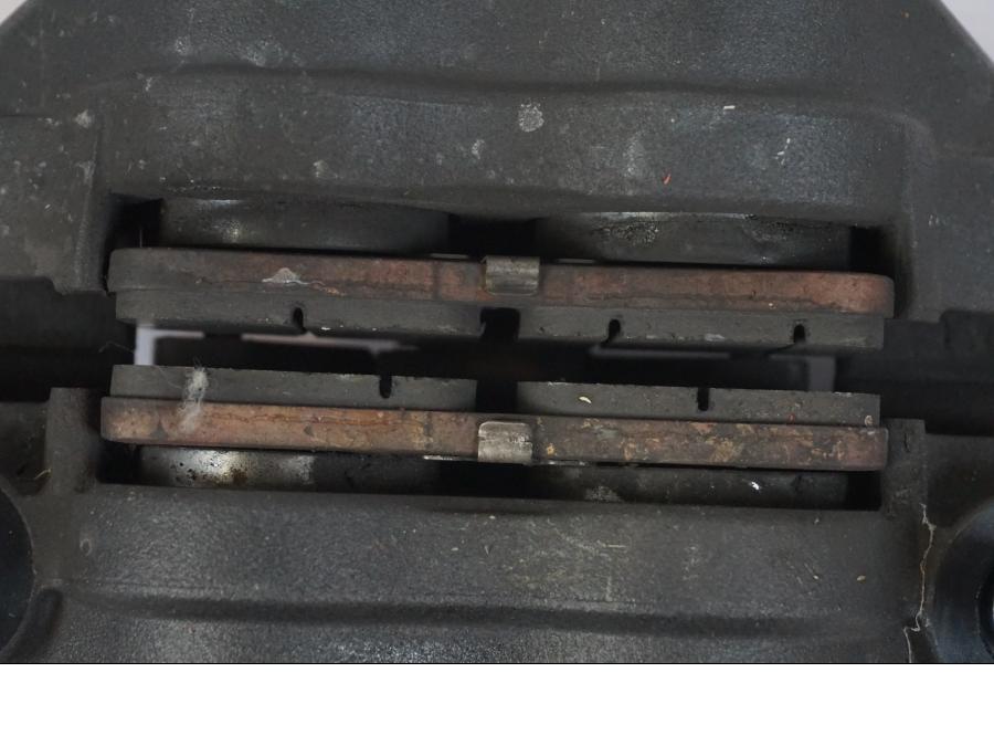 Snett uppifrån på Bromsok från en Honda CBR 1000 RR -2007 motorcykel.