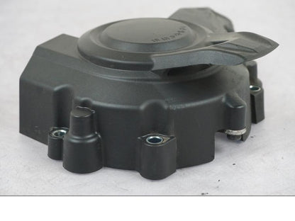 Vänster sida på Kedjeskydd från en Kawasaki Z 900 -2019 motorcykel.