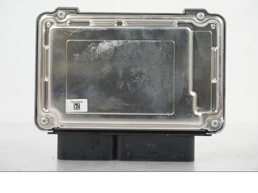 Höger sida på Motronic styrenhet från en BMW R 1250 GS -2021 motorcykel.