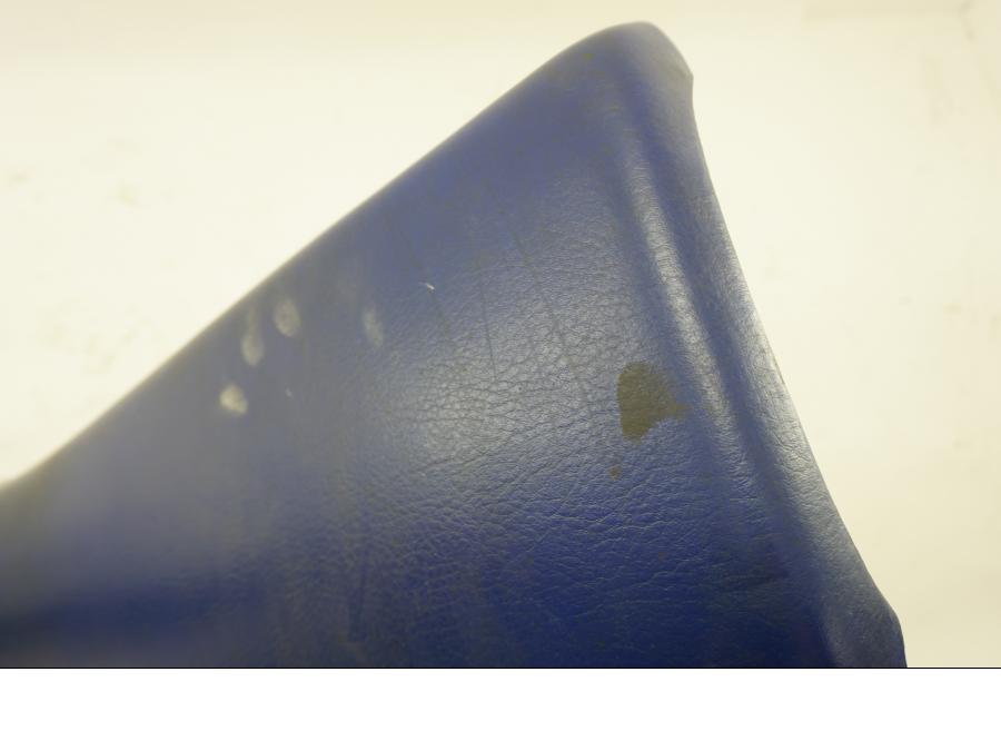 Snett uppifrån på Sadel från en Yamaha DT 125 -2002 motorcykel.