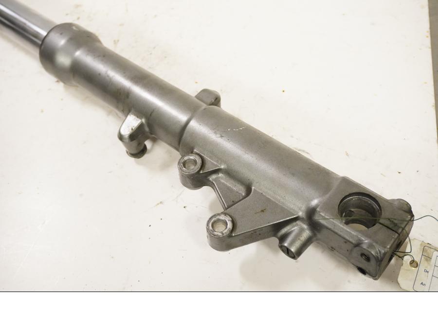 Baksidan på Gaffelben från en Kawasaki ZX-6R -1996 motorcykel.