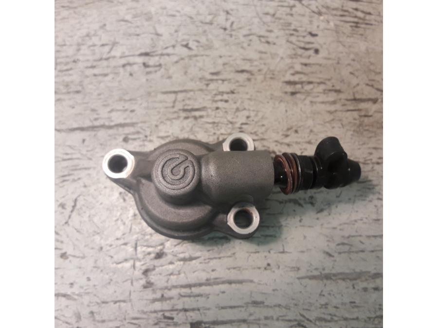 Framsidan på Kopplingslavcylinder från en Ducati Multistrada 1260 -2019 motorcykel.