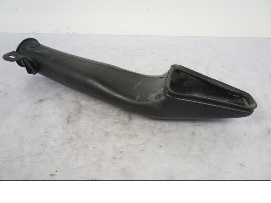 Framsidan på Luftintag från en BMW R 1150 GS -2002 motorcykel.