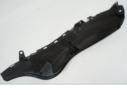 Snett nerifrån på Tankkåpa från en Suzuki GSX 1300 R -2017 motorcykel.