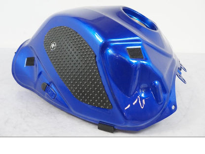 Vänster sida på Bensintank från en Suzuki GSX-R 600 -2007 motorcykel.