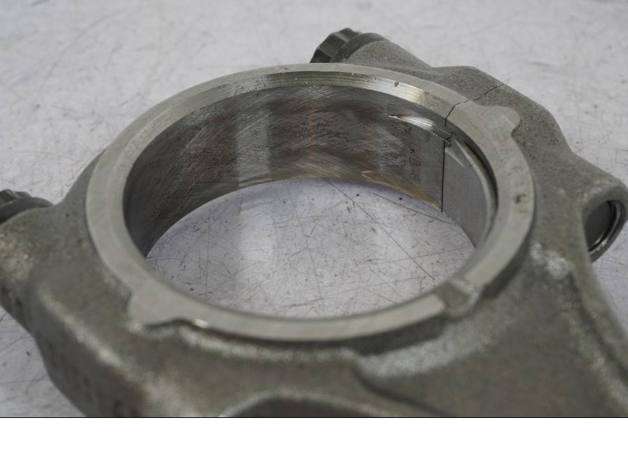 Vänster sida på Vevstake från en BMW R 1250 GS -2023 motorcykel.