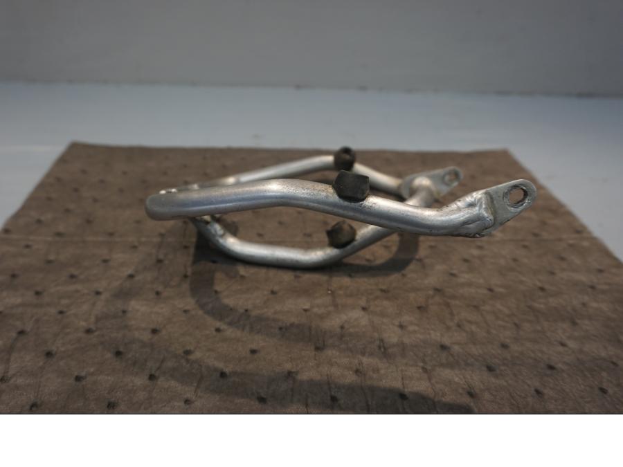 Baksidan på Motorskyddsbåge från en Honda XR 600 R -1990 motorcykel.