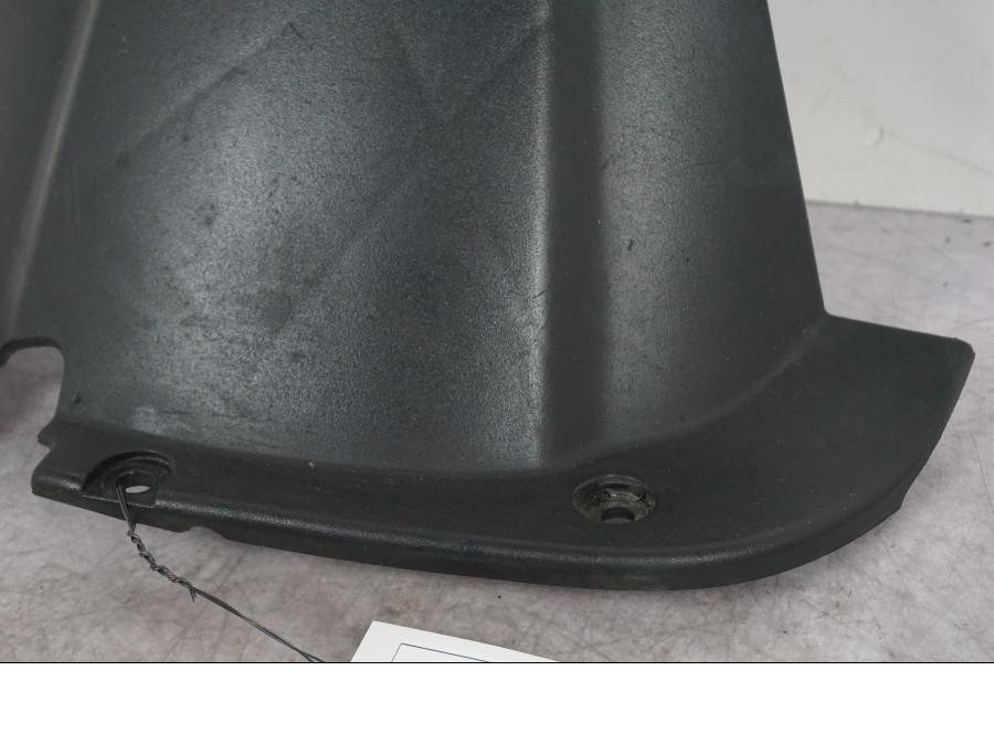 Snett nerifrån på Svingskärm från en Buell 1125 R -2008 motorcykel.