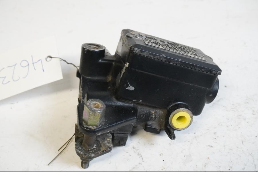 Framsidan på Bromshuvudcylinder från en Kawasaki KLE 500 -1991 motorcykel.