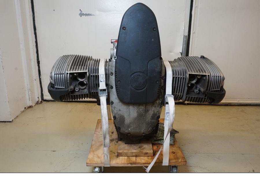 Framsidan på Motor från en BMW R 1100 GS -1998 motorcykel.