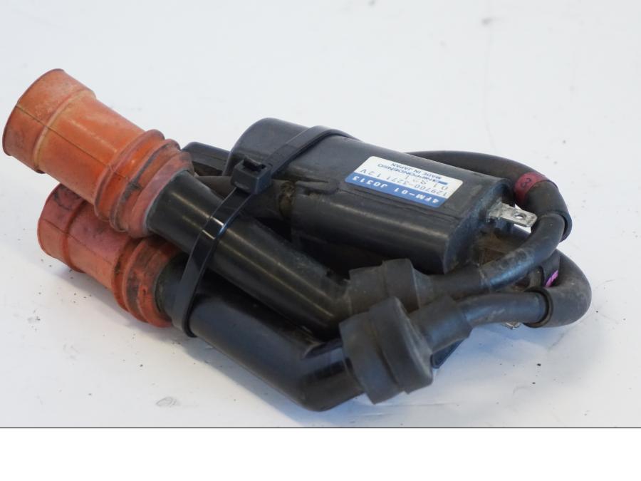 Snett uppifrån på Tändspole från en Yamaha YZF 1000 R -1997 motorcykel.