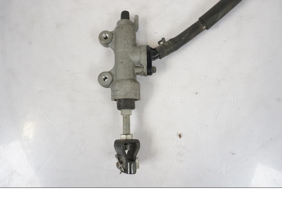 Höger sida på Bromshuvudcylinder från en Honda CRF 1000 Africa Twin -2016 motorcykel.